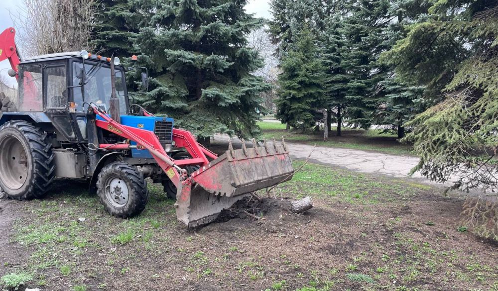 В Кировском внутригородском районе продолжаются работы по благоустройству территории В Кировском внутригородском районе продолжаются работы по благоустройству территории