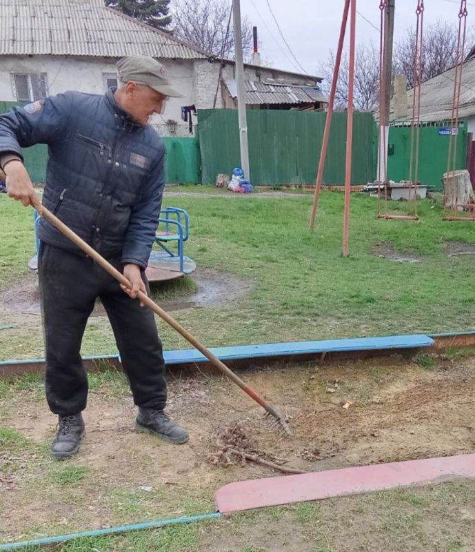 Силами коммунальных предприятий были проделаны работы по наведению чистоты и порядка на территории г. Моспино: Силами коммунальных предприятий были проделаны работы по наведению чистоты и порядка на территории г. Моспино: