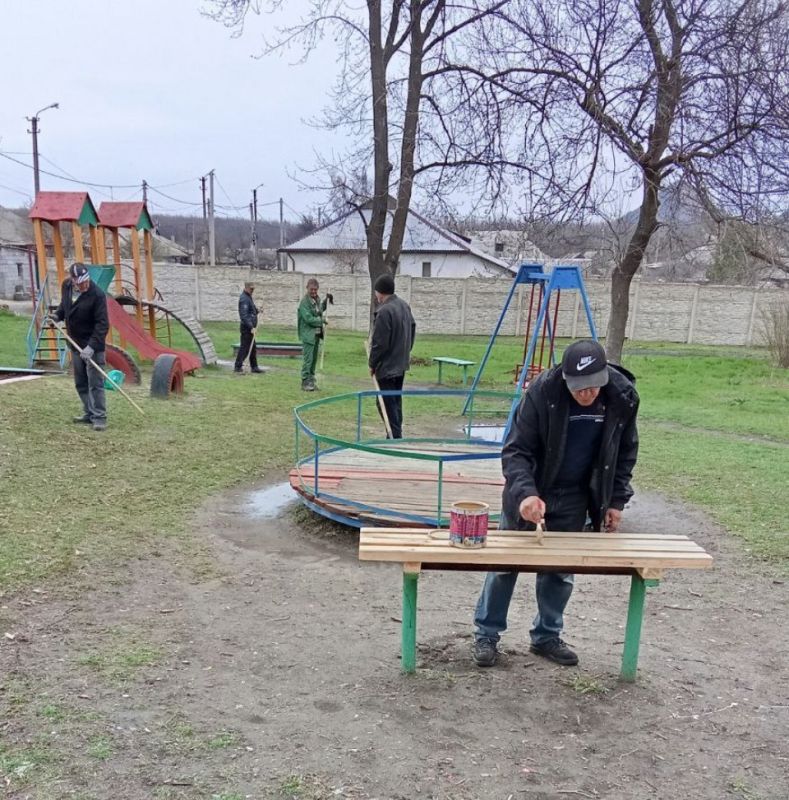 Силами коммунальных предприятий были проделаны работы по наведению чистоты и порядка на территории г. Моспино: Силами коммунальных предприятий были проделаны работы по наведению чистоты и порядка на территории г. Моспино: