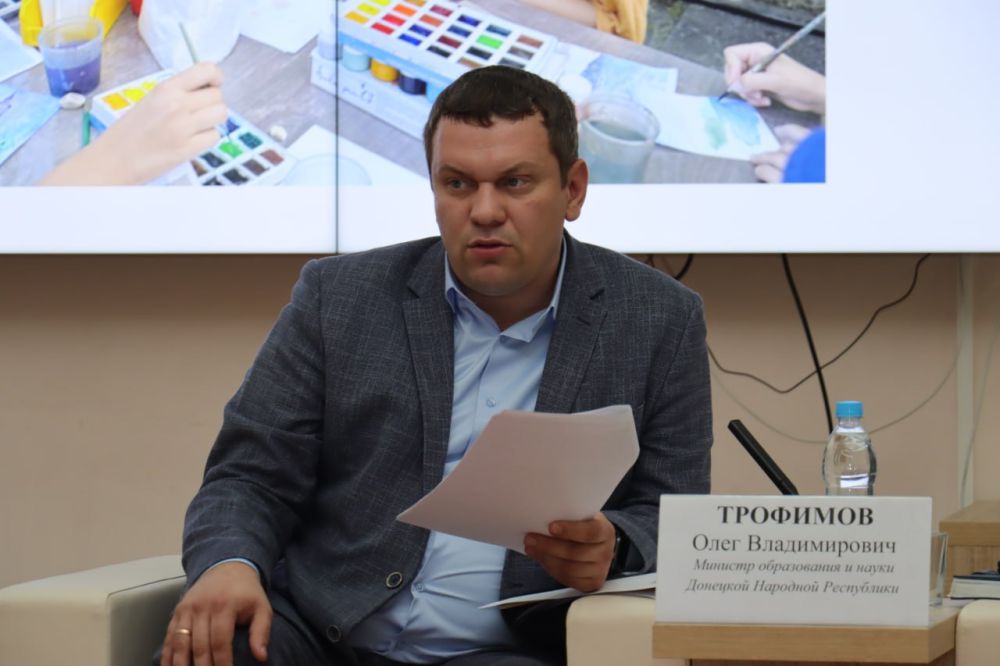 Алексей Дорофеев обсудил вопросы детского отдыха и оздоровления в ДНР Алексей Дорофеев обсудил вопросы детского отдыха и оздоровления в ДНР