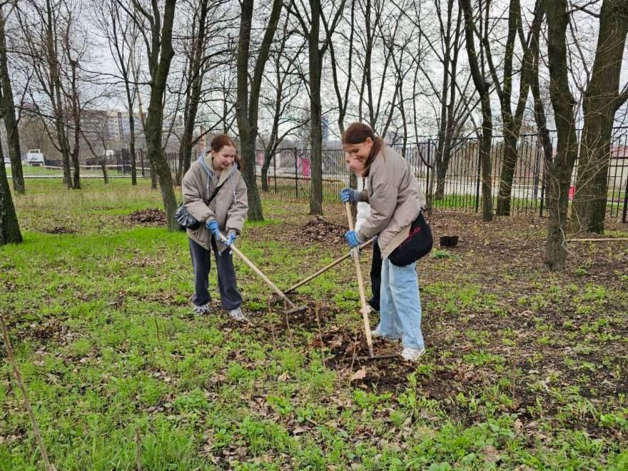Сегодня в рамках партийного проекта Единой России «Городская среда» в Ворошиловском районе традиционно прошла экологическая акция «Чистый четверг» Сегодня в рамках партийного проекта Единой России «Городская среда» в Ворошиловском районе традиционно прошла экологическая акция «Чистый четверг»