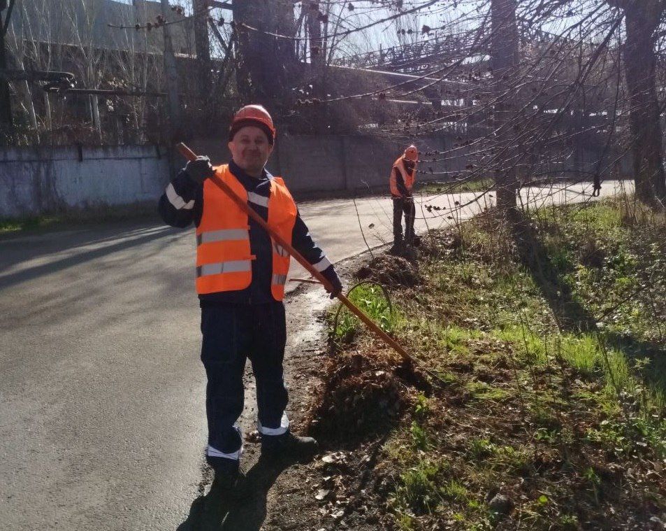 В Кировском внутригородском районе продолжаются работы в рамках двухмесячника по благоустройству В Кировском внутригородском районе продолжаются работы в рамках двухмесячника по благоустройству