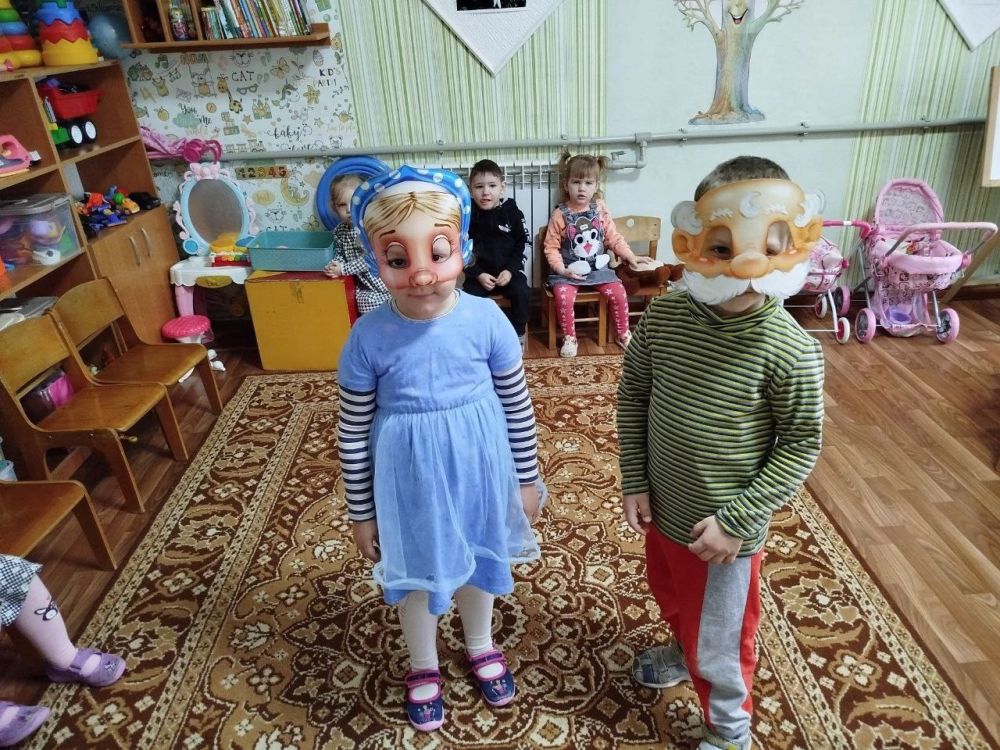 В детскому саду №12 города Докучаевска прошло мероприятие "Мои любимые сказки" к Международному Дню театра В детскому саду №12 города Докучаевска прошло мероприятие "Мои любимые сказки" к Международному Дню театра