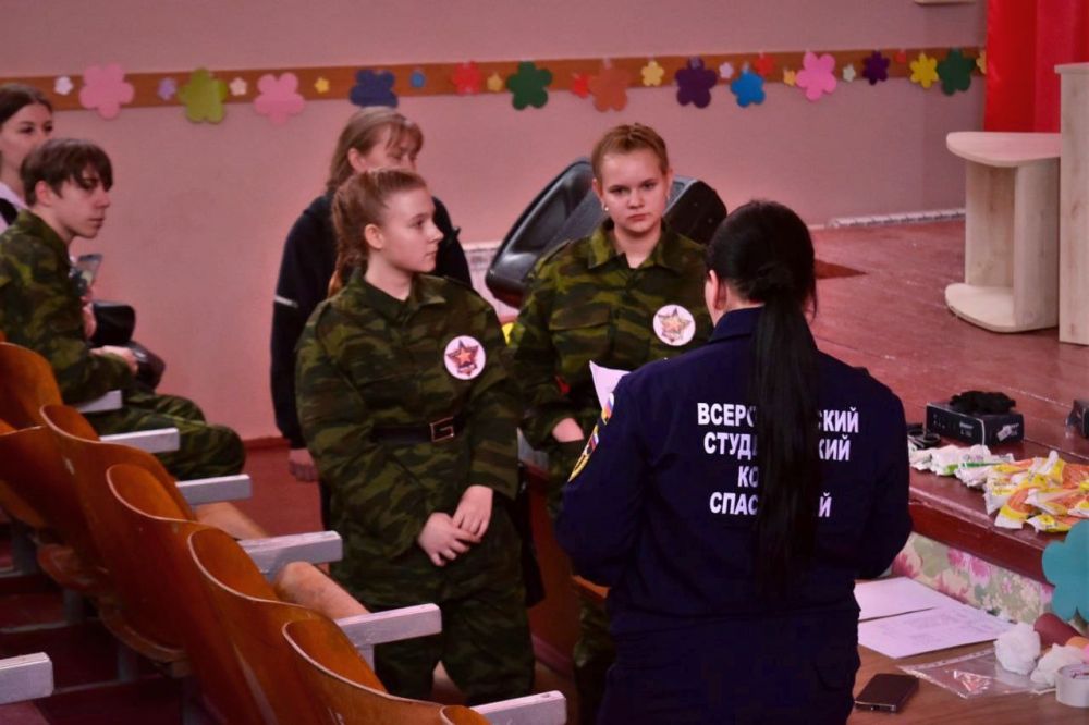 На страже безопасности. Добровольцы Донецкого РО ВСКС приняли участие в проведении муниципального этапа военно-патриотической игры «Зарница 2.0»: В ГБОУ «СШ № 57 г.о. Макеевка» студенты-спасатели обеспечивали безопасность на... На страже безопасности. Добровольцы Донецкого РО ВСКС приняли участие в проведении муниципального этапа военно-патриотической игры «Зарница 2.0»: В ГБОУ «СШ № 57 г.о. Макеевка» студенты-спасатели обеспечивали безопасность на...