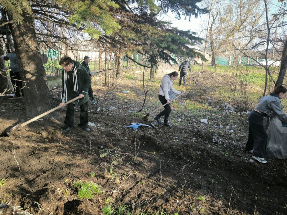В преддверии общереспубликанского субботника в Горняцком внутригородском районе начались уборки территории В преддверии общереспубликанского субботника в Горняцком внутригородском районе начались уборки территории