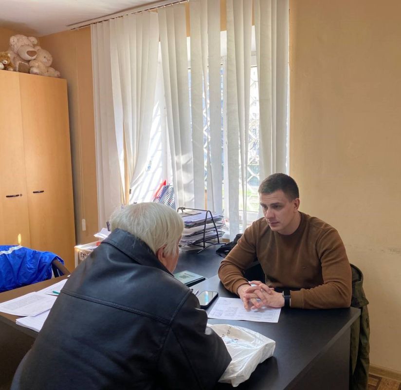 4 апреля 2025 года в общественной приемной Партии «ЕДИНАЯ РОССИЯ» в г. Ясиноватая состоялся прием граждан, который провел глава администрации города Ясиноватая Артём Поликарпов 4 апреля 2025 года в общественной приемной Партии «ЕДИНАЯ РОССИЯ» в г. Ясиноватая состоялся прием граждан, который провел глава администрации города Ясиноватая Артём Поликарпов