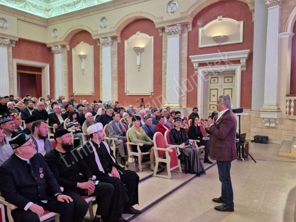 Алексей Кулемзин: Татарский фольклорный ансамбль "Без берге Донбасс татарлары" Дворца культуры им. Т. Г. Шевченко, вместе с известными артистами из республики Татарстан принял участие в концерте, посвященном окончанию... Алексей Кулемзин: Татарский фольклорный ансамбль "Без берге Донбасс татарлары" Дворца культуры им. Т. Г. Шевченко, вместе с известными артистами из республики Татарстан принял участие в концерте, посвященном окончанию...