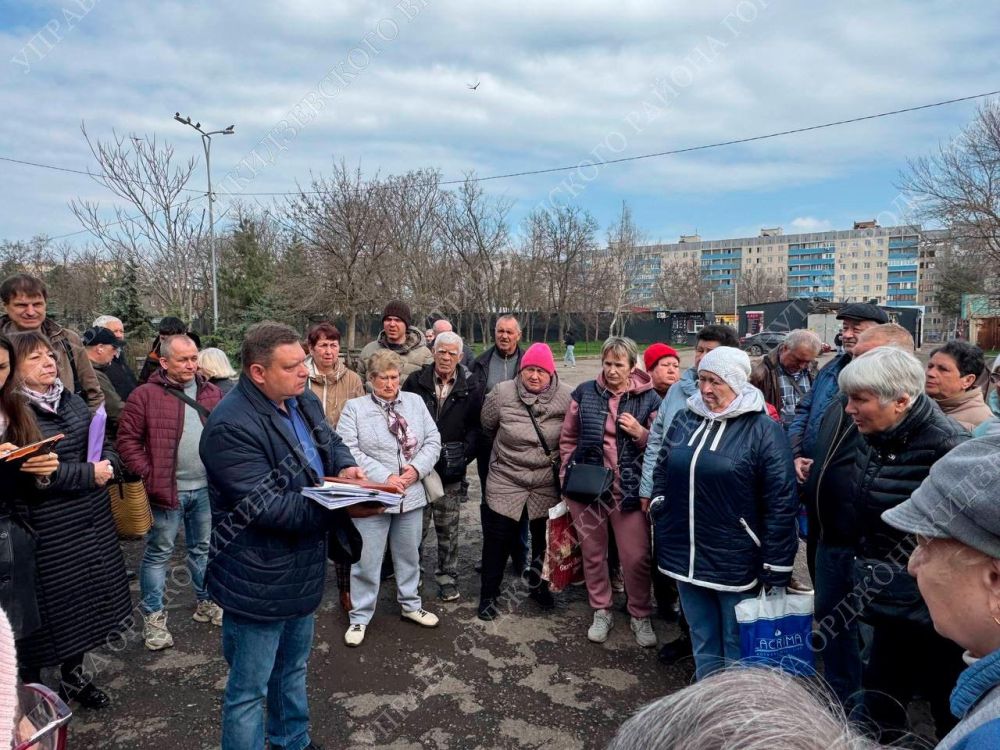 ВСТРЕЧА С ЖИТЕЛЯМИ. Сегодня состоялась встреча руководителя Управы Орджоникидзевского внутригородского района Игоря Овсиенко с жителями пр-кта Победы, д. 123 ВСТРЕЧА С ЖИТЕЛЯМИ. Сегодня состоялась встреча руководителя Управы Орджоникидзевского внутригородского района Игоря Овсиенко с жителями пр-кта Победы, д. 123