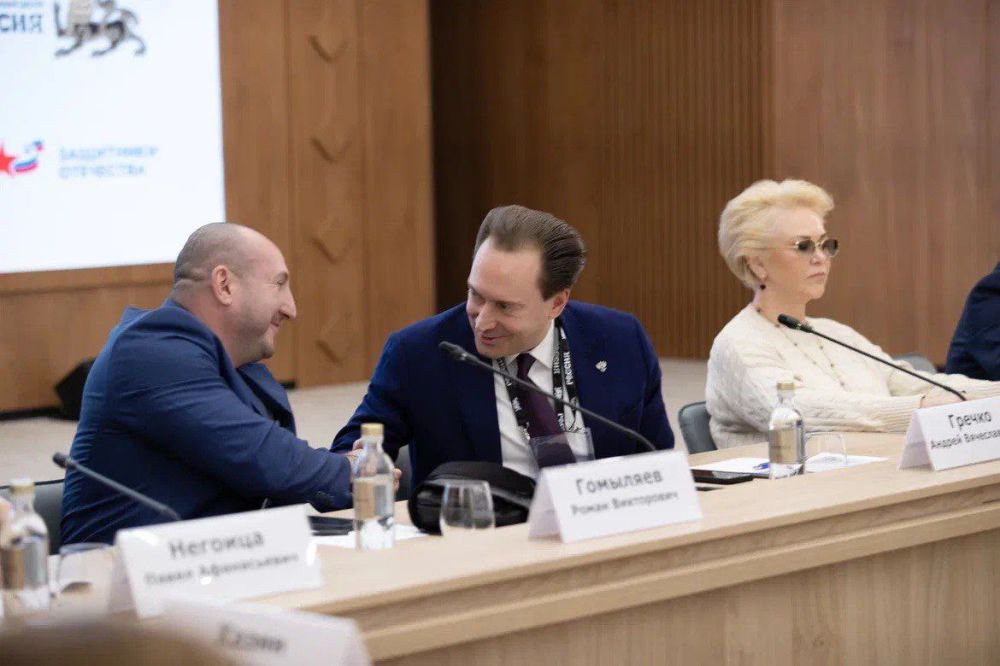 Статс-секретарь – заместитель Министра обороны РФ, председатель фонда «Защитники Отечества» Анна Цивилева провела круглый стол, на котором собрались те, кто стоял у истоков создания фонда, и герои спецоперации Статс-секретарь – заместитель Министра обороны РФ, председатель фонда «Защитники Отечества» Анна Цивилева провела круглый стол, на котором собрались те, кто стоял у истоков создания фонда, и герои спецоперации