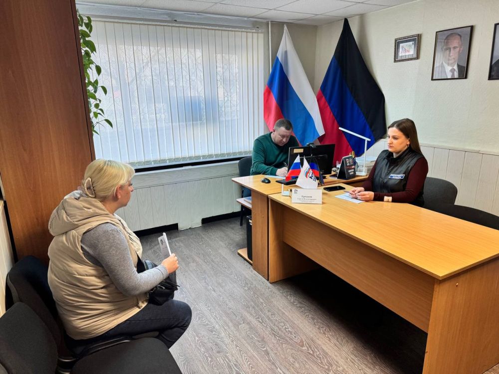 Приём граждан в Общественной приёмной партии "Единая Россия" города Снежное Приём граждан в Общественной приёмной партии "Единая Россия" города Снежное