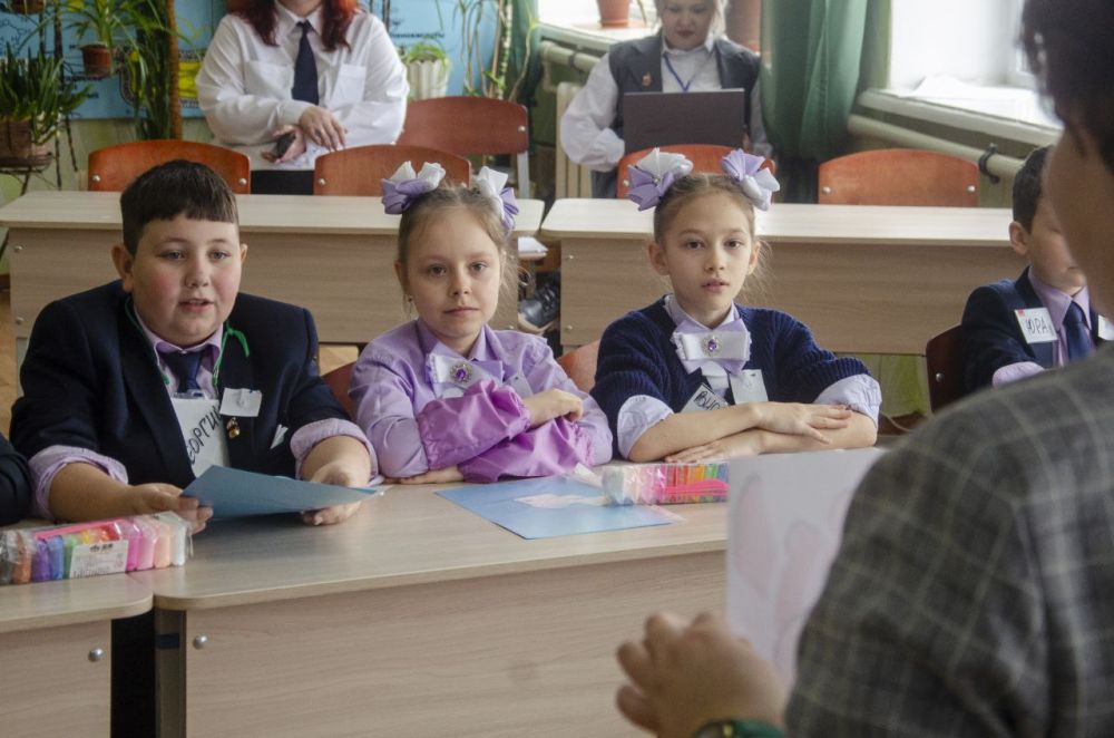 Педагог года. Подведены итоги Республиканского конкурса «Педагог года Донецкой Народной Республики» в номинации «Педагог дополнительного образования» 03 и 04 апреля состоялся очный тур регионального этапа Республиканского... Педагог года. Подведены итоги Республиканского конкурса «Педагог года Донецкой Народной Республики» в номинации «Педагог дополнительного образования» 03 и 04 апреля состоялся очный тур регионального этапа Республиканского...