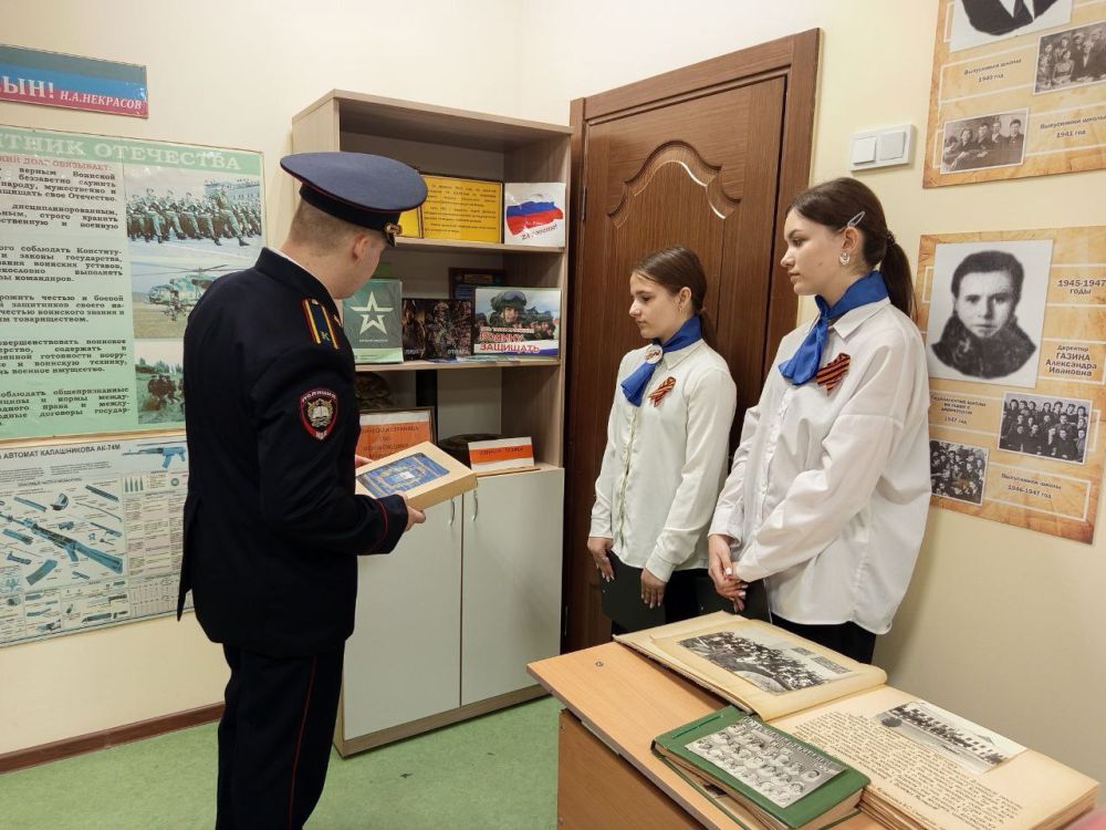В школе Снежного продолжают реализовывать всероссийский проект «Диалоги с Героями» В школе Снежного продолжают реализовывать всероссийский проект «Диалоги с Героями»