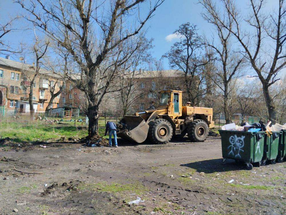 В Кировском внутригородском районе продолжаются работы по санитарному содержанию территории В Кировском внутригородском районе продолжаются работы по санитарному содержанию территории