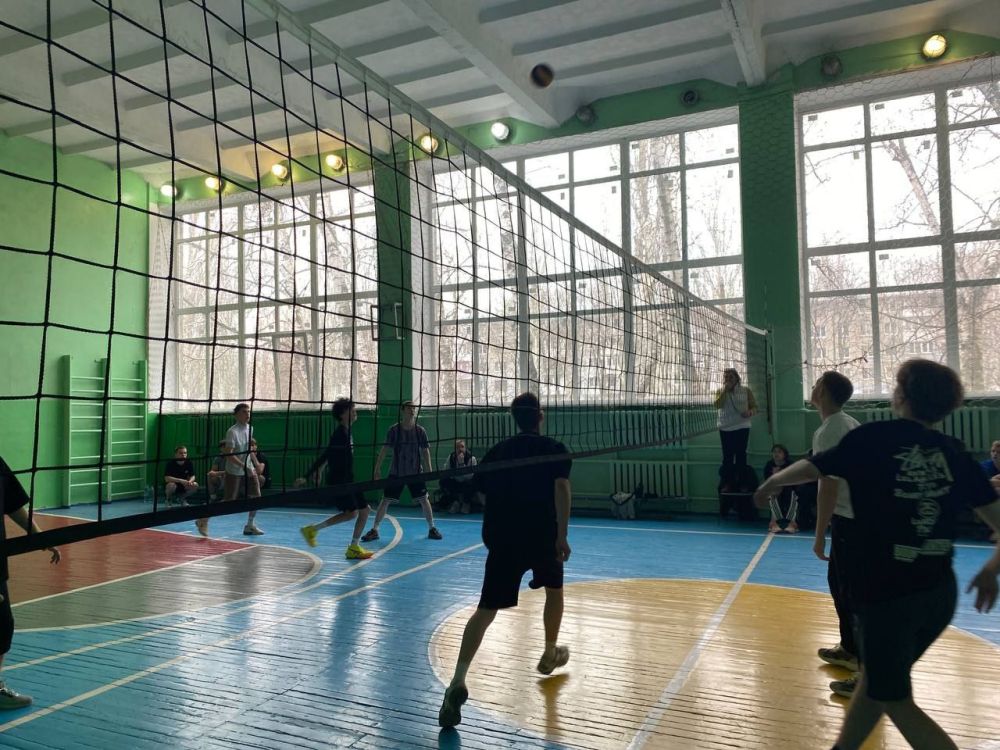 Вчера на базе СШ №24 состоялся финал Кубка города Харцызска по волейболу «Звезды волейбола» среди юношей общеобразовательных школ г.о. Харцызск Вчера на базе СШ №24 состоялся финал Кубка города Харцызска по волейболу «Звезды волейбола» среди юношей общеобразовательных школ г.о. Харцызск