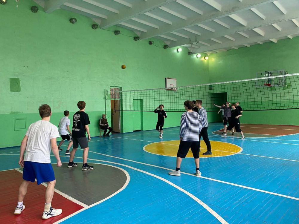 Вчера на базе СШ №24 состоялся финал Кубка города Харцызска по волейболу «Звезды волейбола» среди юношей общеобразовательных школ г.о. Харцызск Вчера на базе СШ №24 состоялся финал Кубка города Харцызска по волейболу «Звезды волейбола» среди юношей общеобразовательных школ г.о. Харцызск