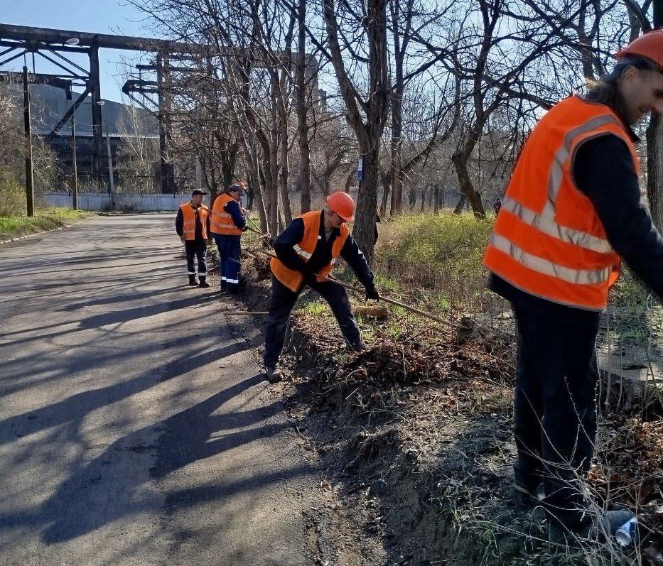 В Кировском внутригородском районе продолжаются работы в рамках двухмесячника по благоустройству В Кировском внутригородском районе продолжаются работы в рамках двухмесячника по благоустройству