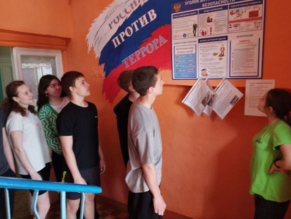 04 апреля тренера-преподаватели по волейболу Чавдарь Анна Александровна и Буньо Павел Михайлович провели беседы по вопросам профилактики терроризма среди воспитанников МКУДО «Володарская спортивная школа» 04 апреля тренера-преподаватели по волейболу Чавдарь Анна Александровна и Буньо Павел Михайлович провели беседы по вопросам профилактики терроризма среди воспитанников МКУДО «Володарская спортивная школа»