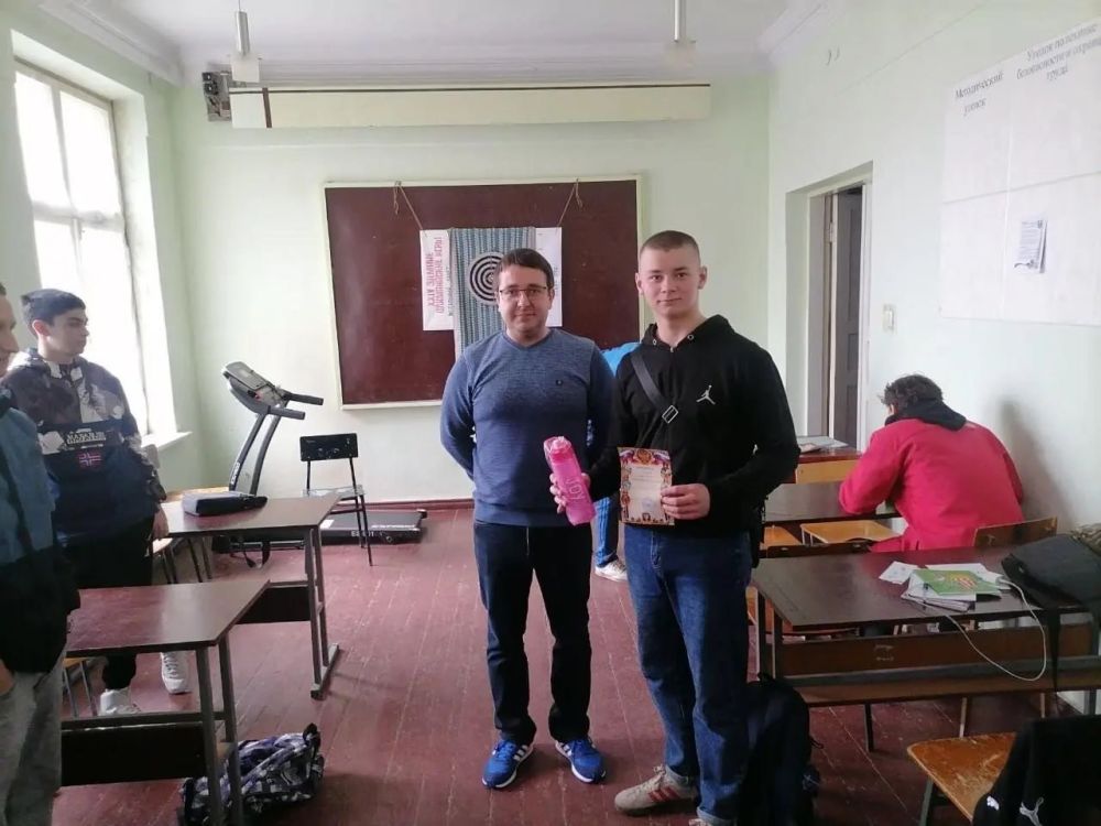 Александр Качанов: В Докучаевском политехническом техникуме прошли «Веселые старты» Александр Качанов: В Докучаевском политехническом техникуме прошли «Веселые старты»
