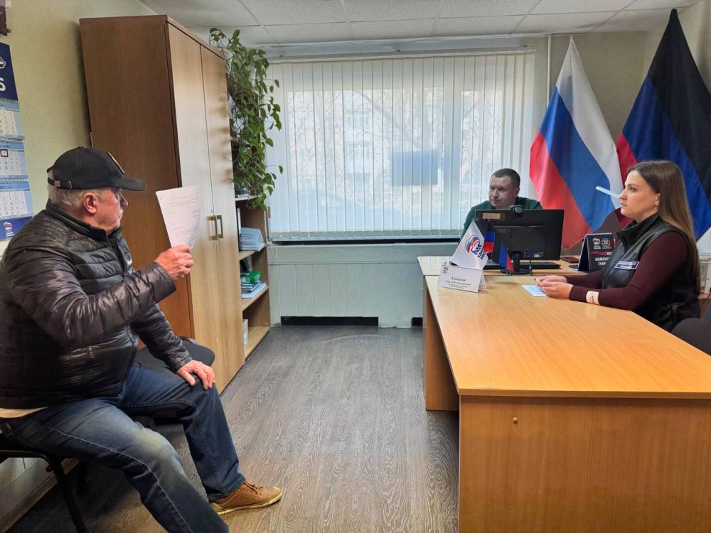 Приём граждан в Общественной приёмной партии "Единая Россия" города Снежное Приём граждан в Общественной приёмной партии "Единая Россия" города Снежное