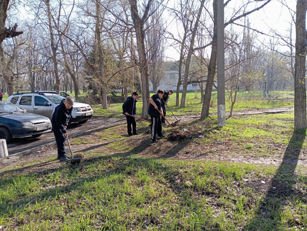 В преддверии общереспубликанского субботника в Горняцком внутригородском районе начались уборки территории В преддверии общереспубликанского субботника в Горняцком внутригородском районе начались уборки территории