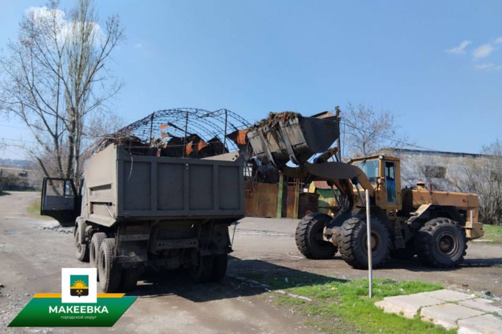 Ликвидация стихийных свалок в Макеевке продолжается Ликвидация стихийных свалок в Макеевке продолжается
