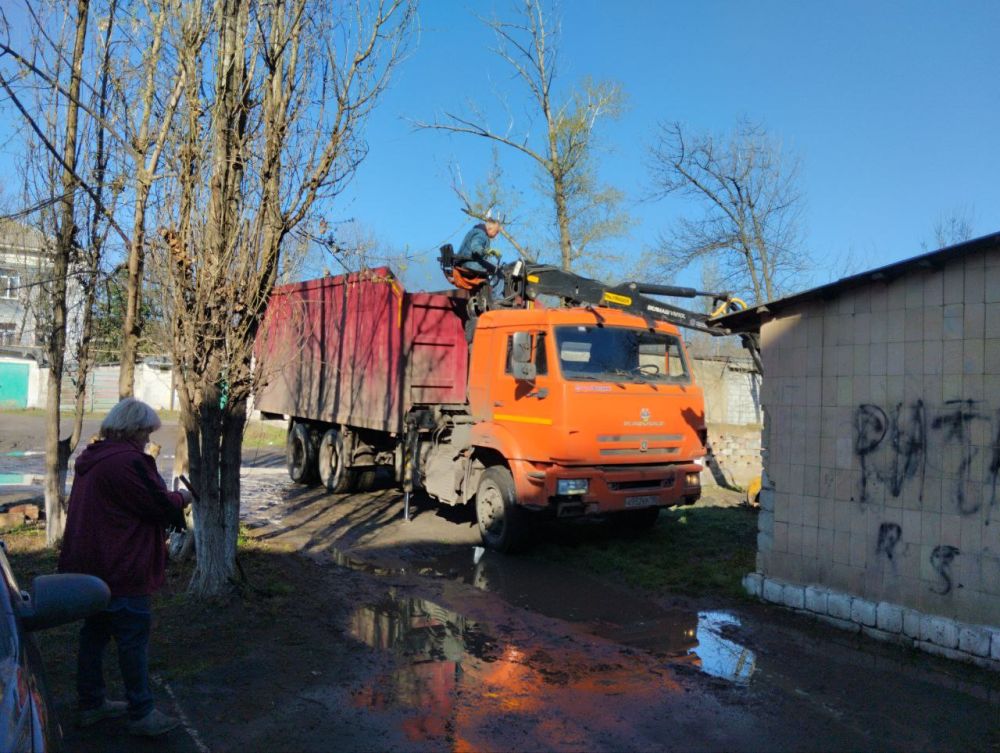 В Кировском внутригородском районе продолжаются работы по санитарному содержанию территории В Кировском внутригородском районе продолжаются работы по санитарному содержанию территории