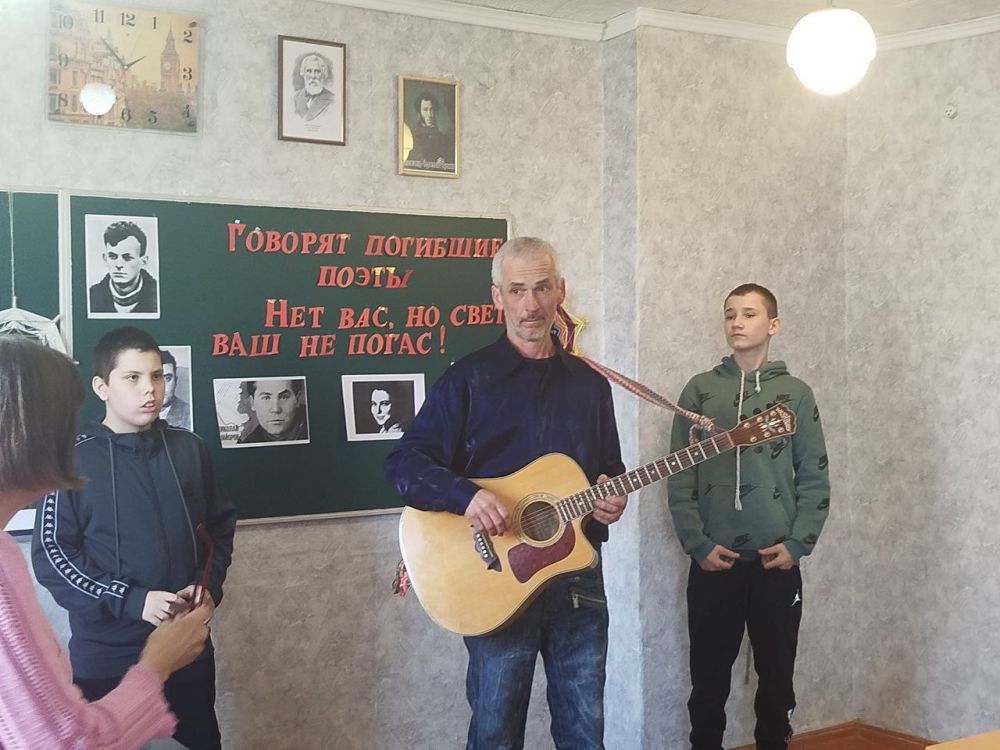 Дыхание Родины храним!. 20 марта в Школе № 15 г.о. Торез состоялась литературно-музыкальная встреча, посвященная Году Защитника Отечества и 80-летию Победы Дыхание Родины храним!. 20 марта в Школе № 15 г.о. Торез состоялась литературно-музыкальная встреча, посвященная Году Защитника Отечества и 80-летию Победы