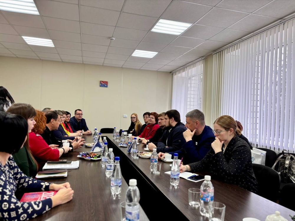 Юристы Ямала помогают Волновахе: правовая командировка на благо развития округа Юристы Ямала помогают Волновахе: правовая командировка на благо развития округа