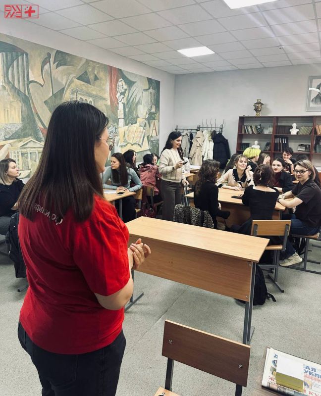 Здоровье в фокусе. Волонтеры-медики Овчарова Мария и Сергей Хижа провели для студентов Донецкого художественного колледжа интерактивный воркшоп в формате «Мировое кафе» под названием «ЗОЖный вопрос: составляем персональный... Здоровье в фокусе. Волонтеры-медики Овчарова Мария и Сергей Хижа провели для студентов Донецкого художественного колледжа интерактивный воркшоп в формате «Мировое кафе» под названием «ЗОЖный вопрос: составляем персональный...