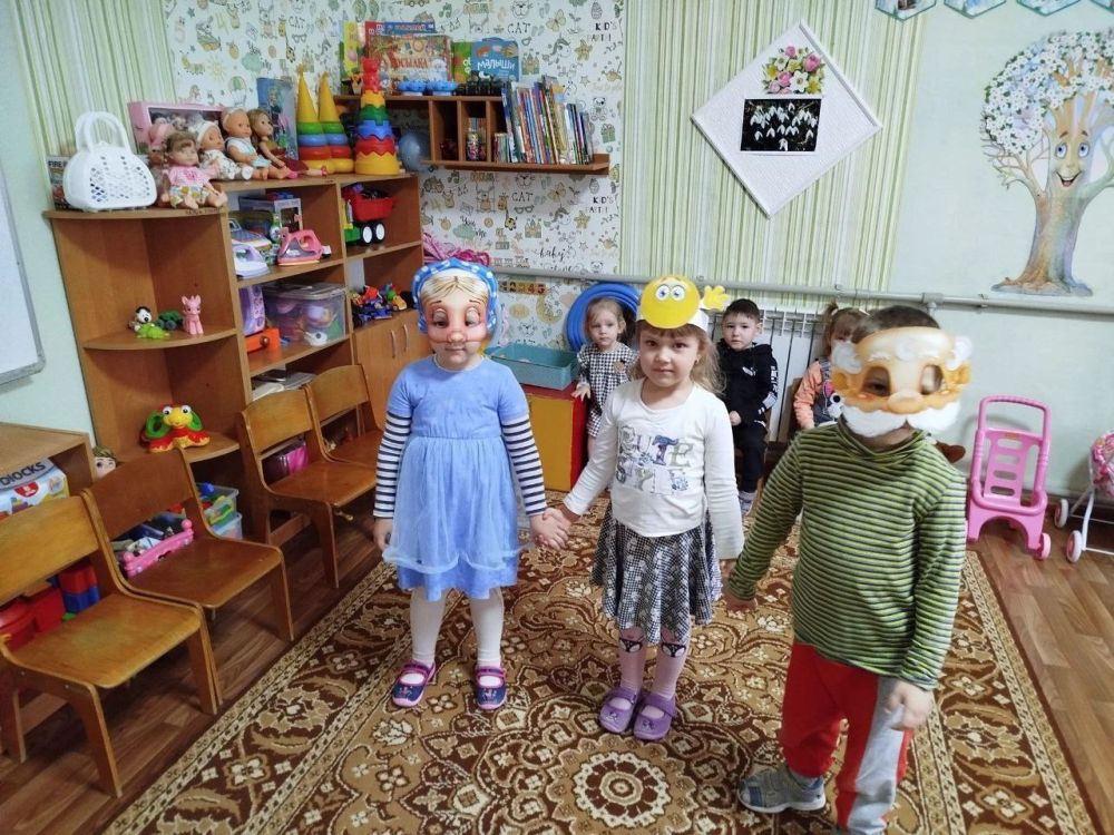 В детскому саду №12 города Докучаевска прошло мероприятие "Мои любимые сказки" к Международному Дню театра В детскому саду №12 города Докучаевска прошло мероприятие "Мои любимые сказки" к Международному Дню театра