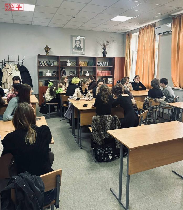 Здоровье в фокусе. Волонтеры-медики Овчарова Мария и Сергей Хижа провели для студентов Донецкого художественного колледжа интерактивный воркшоп в формате «Мировое кафе» под названием «ЗОЖный вопрос: составляем персональный... Здоровье в фокусе. Волонтеры-медики Овчарова Мария и Сергей Хижа провели для студентов Донецкого художественного колледжа интерактивный воркшоп в формате «Мировое кафе» под названием «ЗОЖный вопрос: составляем персональный...