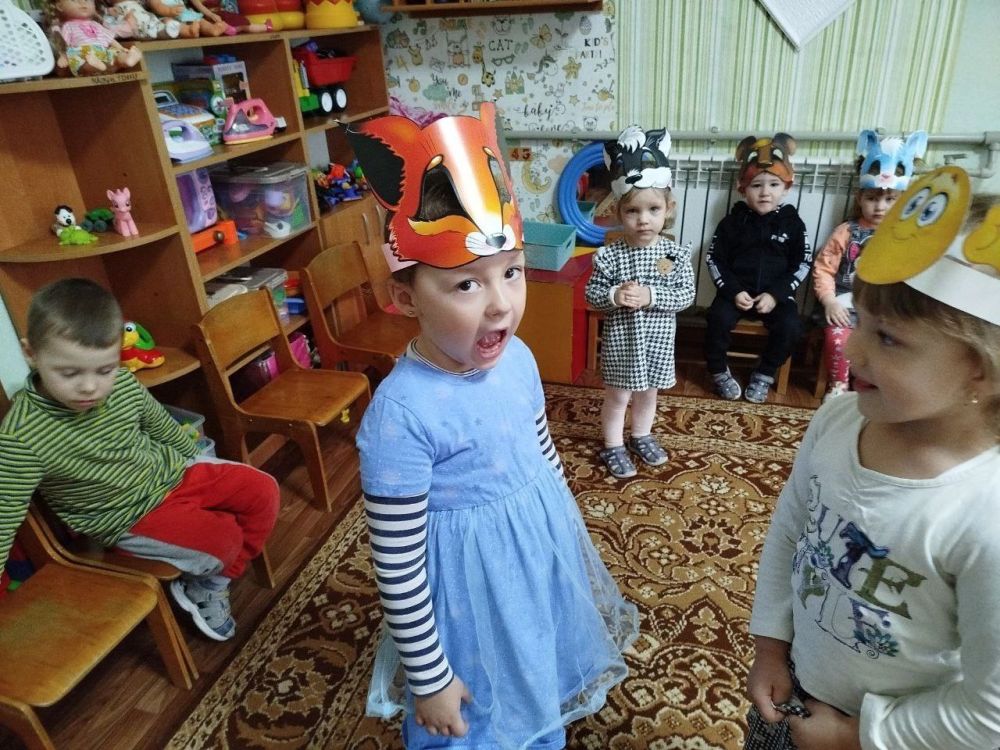 В детскому саду №12 города Докучаевска прошло мероприятие "Мои любимые сказки" к Международному Дню театра В детскому саду №12 города Докучаевска прошло мероприятие "Мои любимые сказки" к Международному Дню театра