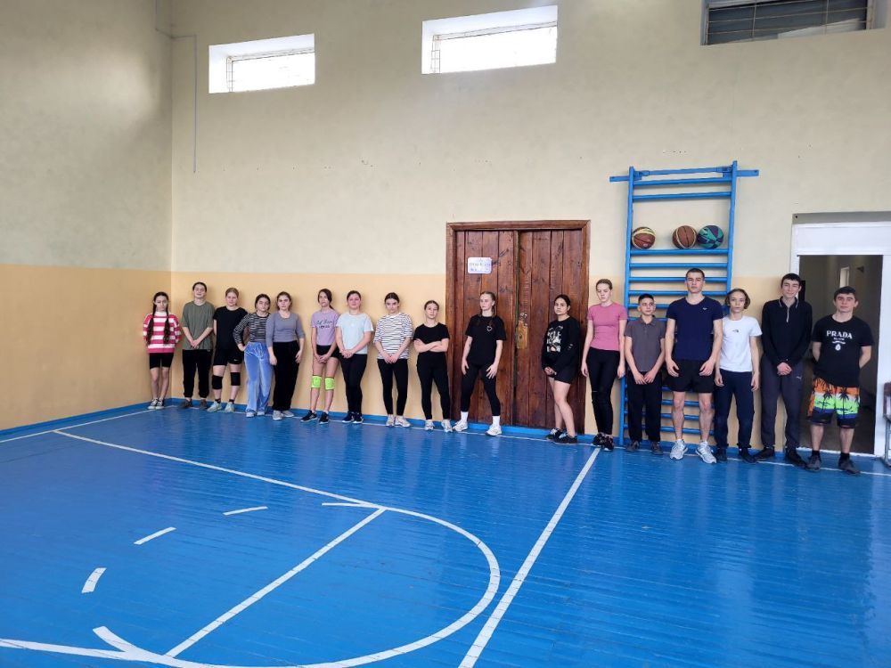 04 апреля тренера-преподаватели по волейболу Чавдарь Анна Александровна и Буньо Павел Михайлович провели беседы по вопросам профилактики терроризма среди воспитанников МКУДО «Володарская спортивная школа» 04 апреля тренера-преподаватели по волейболу Чавдарь Анна Александровна и Буньо Павел Михайлович провели беседы по вопросам профилактики терроризма среди воспитанников МКУДО «Володарская спортивная школа»