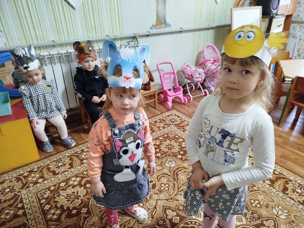 В детскому саду №12 города Докучаевска прошло мероприятие "Мои любимые сказки" к Международному Дню театра В детскому саду №12 города Докучаевска прошло мероприятие "Мои любимые сказки" к Международному Дню театра