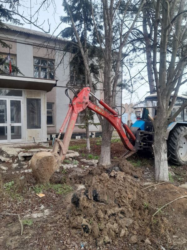 Николай Михайлов: Аварийная бригада Республики Бурятия продолжает устранять аварии водоснабжения в Старобешево Николай Михайлов: Аварийная бригада Республики Бурятия продолжает устранять аварии водоснабжения в Старобешево