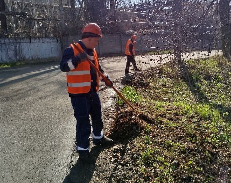 В Кировском внутригородском районе продолжаются работы в рамках двухмесячника по благоустройству В Кировском внутригородском районе продолжаются работы в рамках двухмесячника по благоустройству