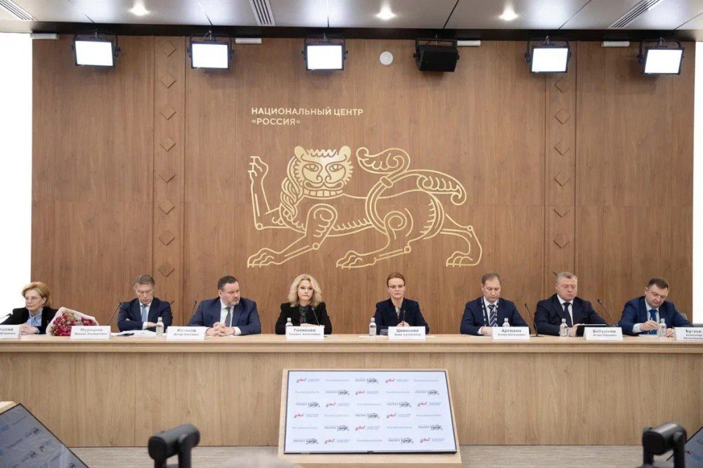 Статс-секретарь – заместитель Министра обороны РФ, председатель фонда «Защитники Отечества» Анна Цивилева провела круглый стол, на котором собрались те, кто стоял у истоков создания фонда, и герои спецоперации Статс-секретарь – заместитель Министра обороны РФ, председатель фонда «Защитники Отечества» Анна Цивилева провела круглый стол, на котором собрались те, кто стоял у истоков создания фонда, и герои спецоперации