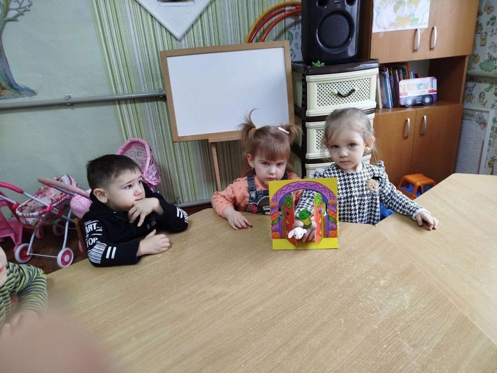 В детскому саду №12 города Докучаевска прошло мероприятие "Мои любимые сказки" к Международному Дню театра В детскому саду №12 города Докучаевска прошло мероприятие "Мои любимые сказки" к Международному Дню театра