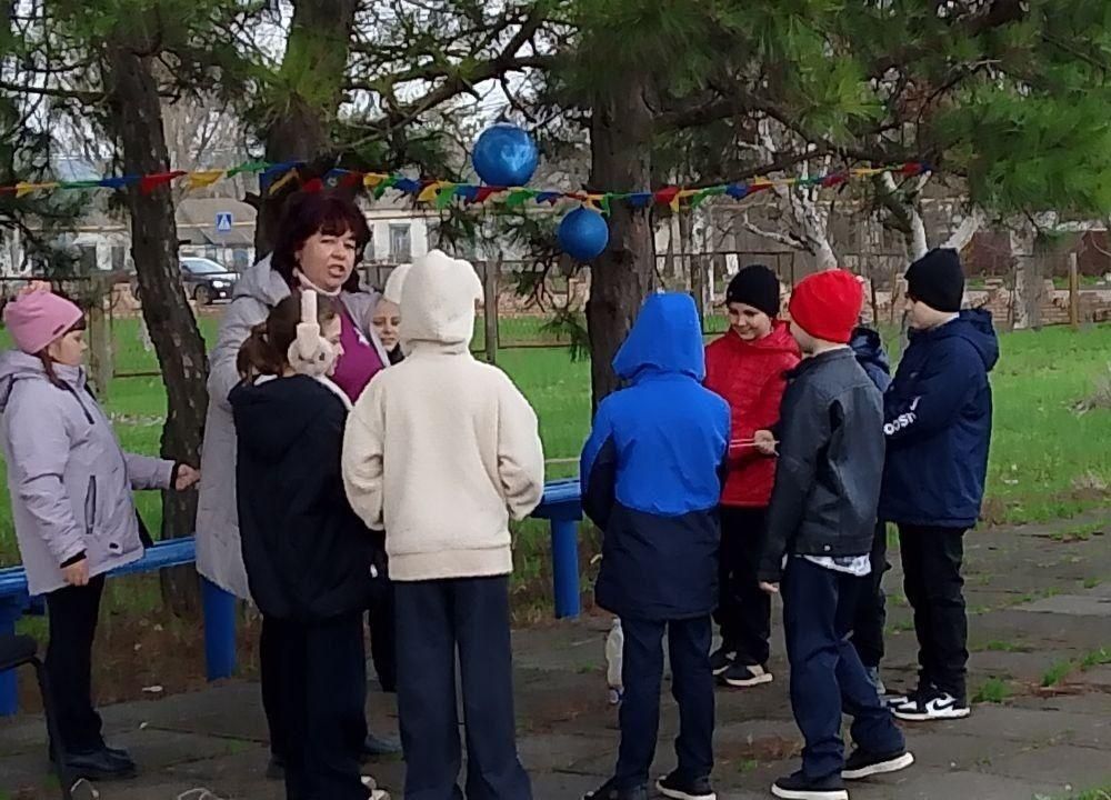 В Старобешевском округе состоялась игровая программа «Да здравствует жизнь!» В Старобешевском округе состоялась игровая программа «Да здравствует жизнь!»