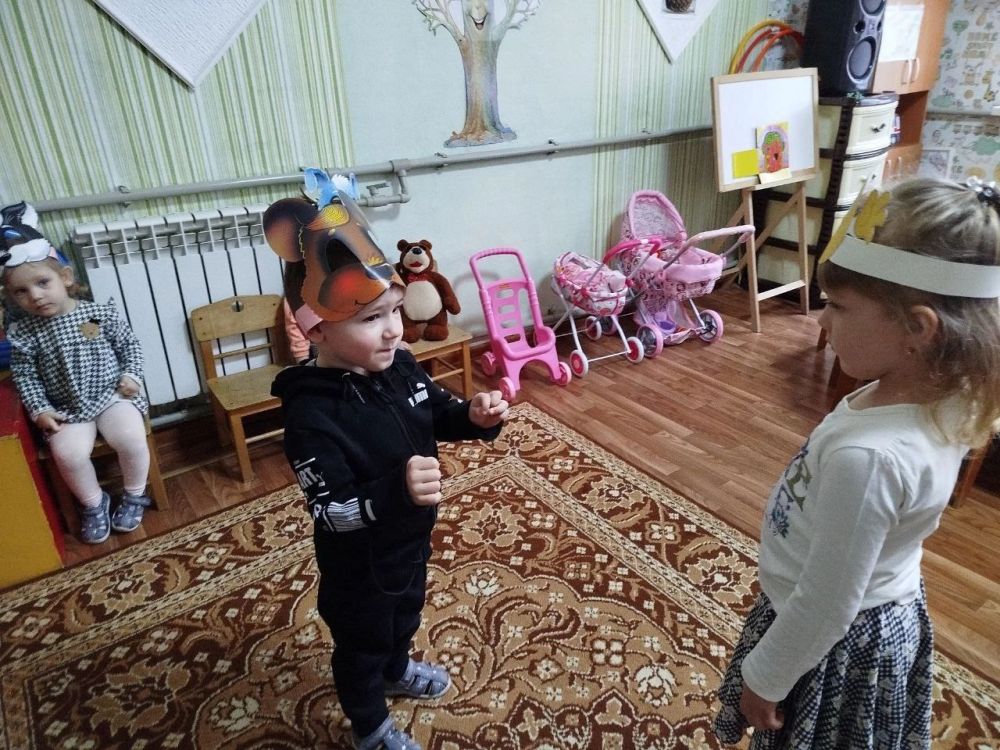 В детскому саду №12 города Докучаевска прошло мероприятие "Мои любимые сказки" к Международному Дню театра В детскому саду №12 города Докучаевска прошло мероприятие "Мои любимые сказки" к Международному Дню театра