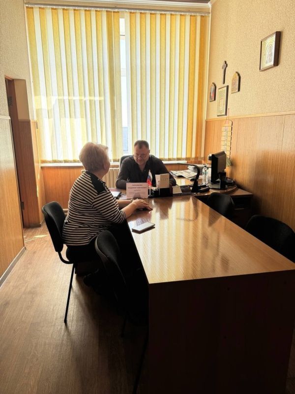 Депутат Владимир Пархоменко провел прием граждан в Енакиево Депутат Владимир Пархоменко провел прием граждан в Енакиево