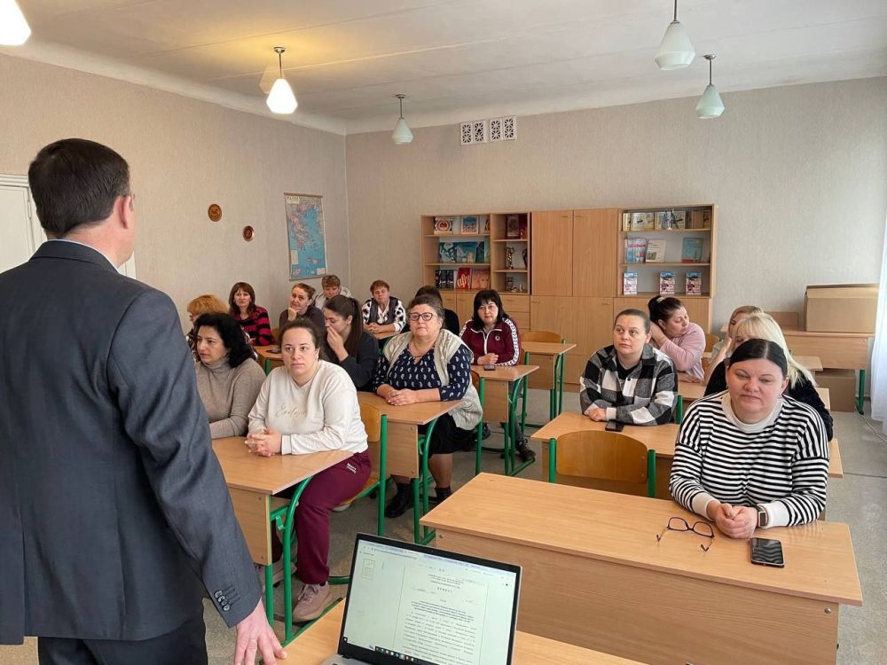 Сегодня, 4 апреля депутат Старобешевского муниципального совета ДНР Сергей Канарь провел встречу с трудовым коллективом ГБОУ "Стыльская школа Старобешевского М.О." Сегодня, 4 апреля депутат Старобешевского муниципального совета ДНР Сергей Канарь провел встречу с трудовым коллективом ГБОУ "Стыльская школа Старобешевского М.О."