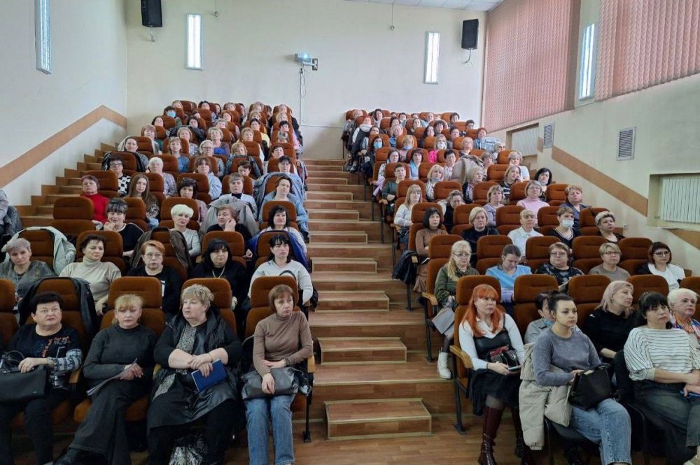 На текущей неделе в конференц-зале ГБУ ДНР «Республиканская клиническая туберкулёзная больница», состоялся день специалиста для руководителей по сестринскому, акушерскому делу На текущей неделе в конференц-зале ГБУ ДНР «Республиканская клиническая туберкулёзная больница», состоялся день специалиста для руководителей по сестринскому, акушерскому делу