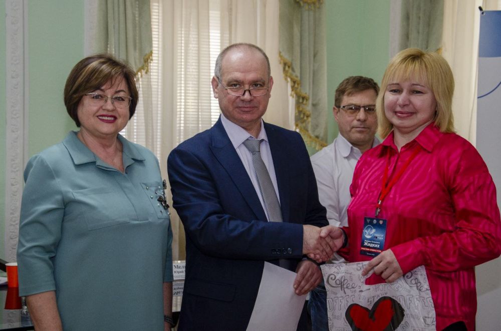 Педагог года. Подведены итоги Республиканского конкурса «Педагог года Донецкой Народной Республики» в номинации «Педагог дополнительного образования» 03 и 04 апреля состоялся очный тур регионального этапа Республиканского... Педагог года. Подведены итоги Республиканского конкурса «Педагог года Донецкой Народной Республики» в номинации «Педагог дополнительного образования» 03 и 04 апреля состоялся очный тур регионального этапа Республиканского...