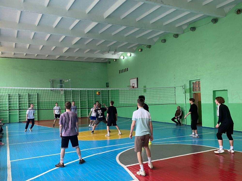 Вчера на базе СШ №24 состоялся финал Кубка города Харцызска по волейболу «Звезды волейбола» среди юношей общеобразовательных школ г.о. Харцызск Вчера на базе СШ №24 состоялся финал Кубка города Харцызска по волейболу «Звезды волейбола» среди юношей общеобразовательных школ г.о. Харцызск