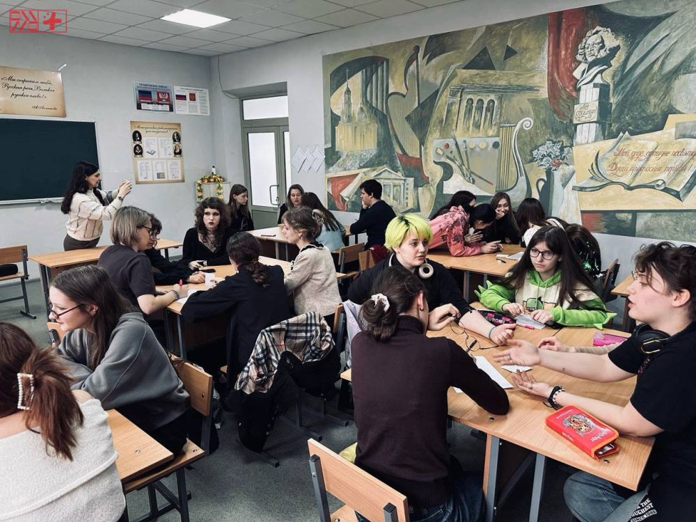 Здоровье в фокусе. Волонтеры-медики Овчарова Мария и Сергей Хижа провели для студентов Донецкого художественного колледжа интерактивный воркшоп в формате «Мировое кафе» под названием «ЗОЖный вопрос: составляем персональный... Здоровье в фокусе. Волонтеры-медики Овчарова Мария и Сергей Хижа провели для студентов Донецкого художественного колледжа интерактивный воркшоп в формате «Мировое кафе» под названием «ЗОЖный вопрос: составляем персональный...