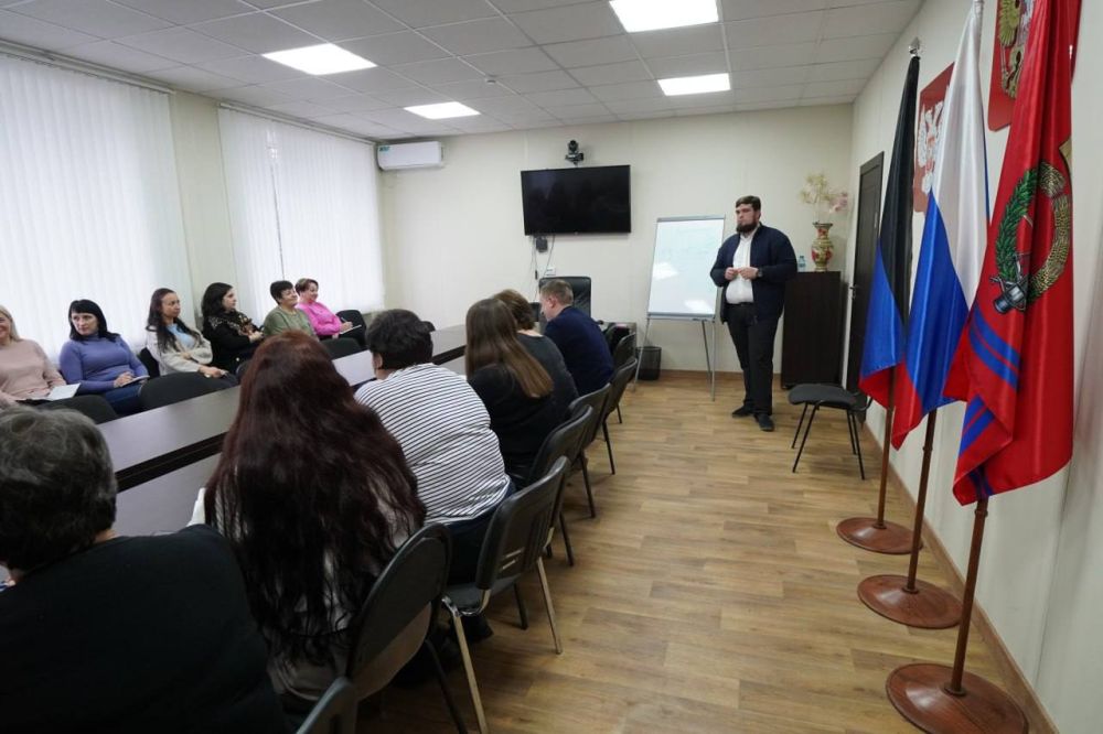 Юристы Ямала помогают Волновахе: правовая командировка на благо развития округа Юристы Ямала помогают Волновахе: правовая командировка на благо развития округа