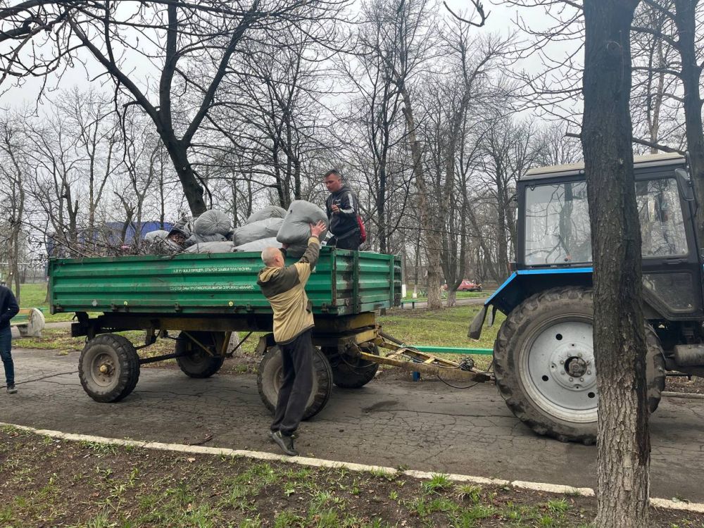 Сергей Желновач: Сегодня, 5 апреля, в городском округе Дебальцево состоялся общереспубликанский субботник, который стал важным мероприятием для жителе округа и символом сплоченности Сергей Желновач: Сегодня, 5 апреля, в городском округе Дебальцево состоялся общереспубликанский субботник, который стал важным мероприятием для жителе округа и символом сплоченности