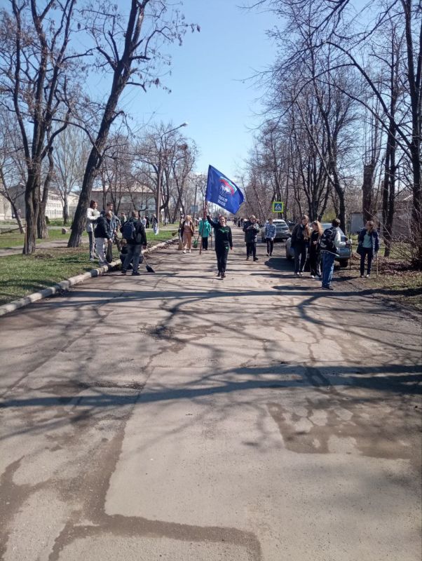 По поручению Главы Донецкой Народной Республики, секретаря Донецкого реготделения Партии Дениса Пушилина, 4 апреля депутаты фракции Партии "ЕДИНАЯ РОССИЯ" и активисты Ясиноватского местного отделения Партии приняли участие в... По поручению Главы Донецкой Народной Республики, секретаря Донецкого реготделения Партии Дениса Пушилина, 4 апреля депутаты фракции Партии "ЕДИНАЯ РОССИЯ" и активисты Ясиноватского местного отделения Партии приняли участие в...