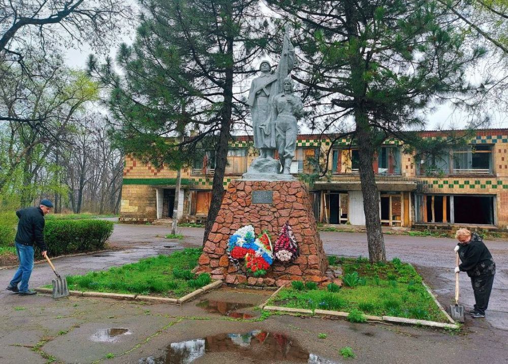 Наталья Бегуненко: Субботник Управы Петровского внутригородского района Администрации городского округа Донецк Наталья Бегуненко: Субботник Управы Петровского внутригородского района Администрации городского округа Донецк